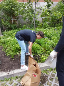 weeding-activity-with-simplyk-volunteers